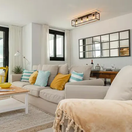 Coastal Comfort In 3 Bedroom Apartmán