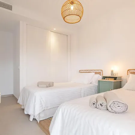 Coastal Comfort In 3 Bedroom *