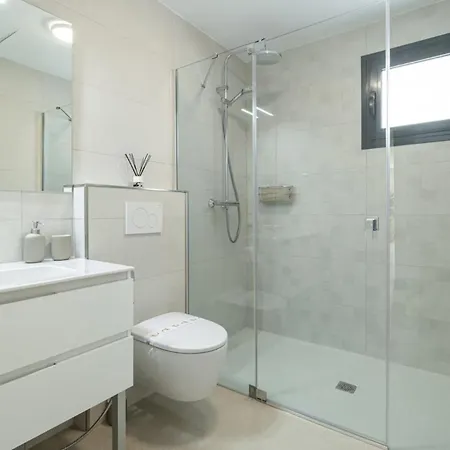 Coastal Comfort In 3 Bedroom Lejlighed Estepona