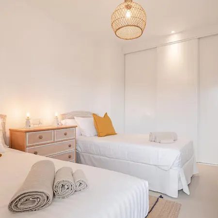 Coastal Comfort In 3 Bedroom Apartmán *