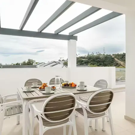 Coastal Comfort In 3 Bedroom Lejlighed *
